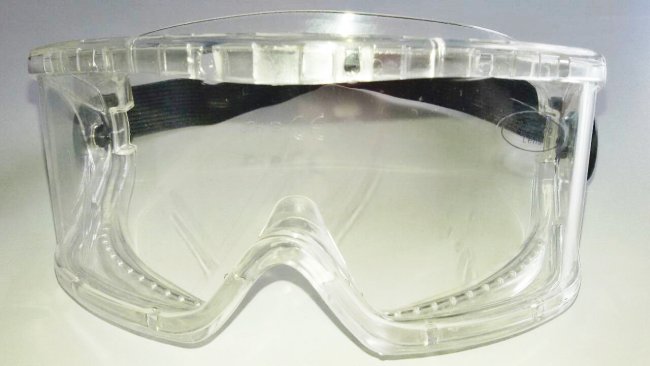 แว่นตาเซฟตี้แบบเว้นครอบตาป้องกันสารเคมีในห้องLab